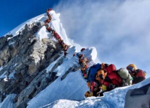 Human Traffic Jam on Mount Everest